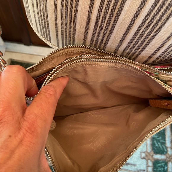 Jones Ware floral tapestry crossbody - Picture 9 of 12